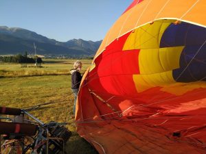inflating-barcelona-balloon-flights-crew